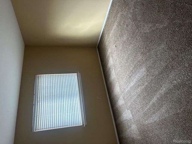 25332 SHIAWASSEE Circle 105, Southfield, MI 48033