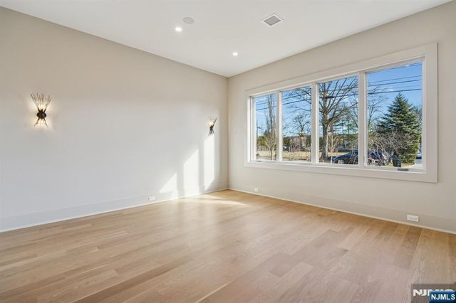 50 Roberts Road, Englewood Cliffs, NJ 07632