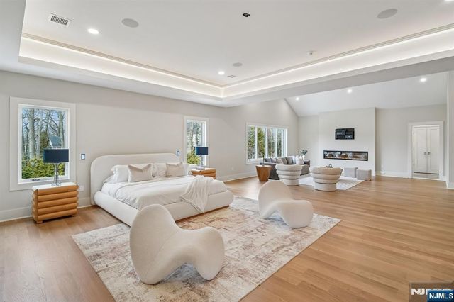 50 Roberts Road, Englewood Cliffs, NJ 07632