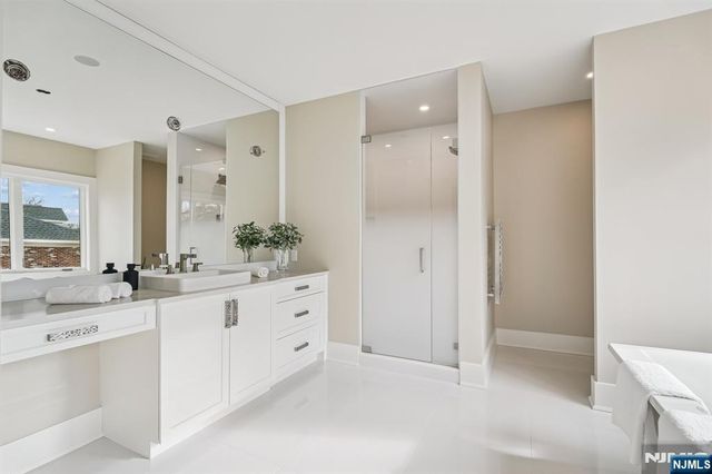 50 Roberts Road, Englewood Cliffs, NJ 07632