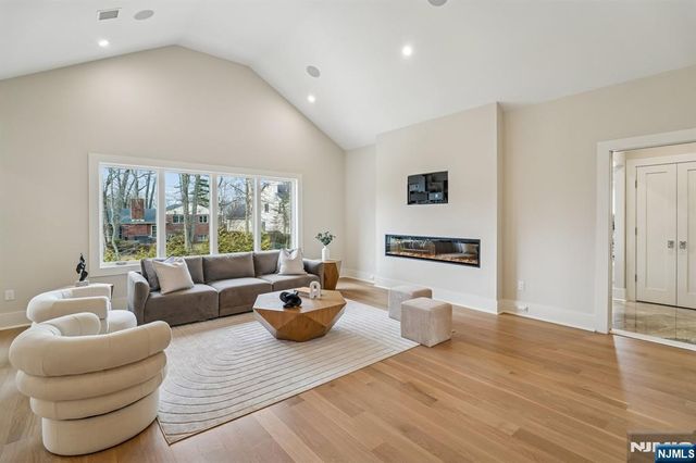 50 Roberts Road, Englewood Cliffs, NJ 07632