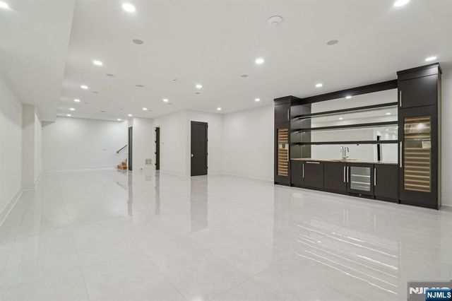 50 Roberts Road, Englewood Cliffs, NJ 07632