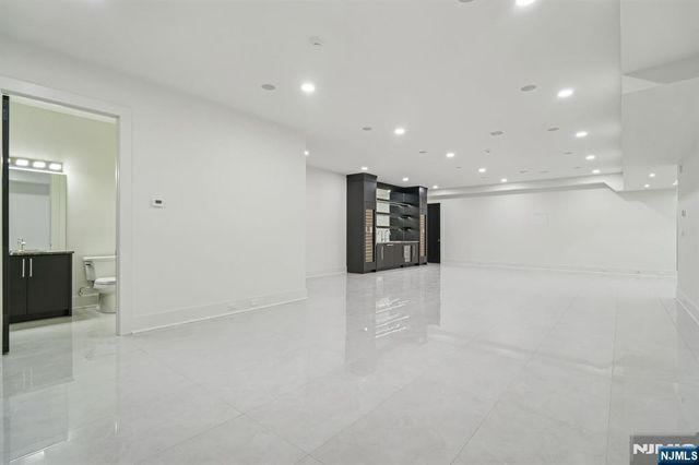 50 Roberts Road, Englewood Cliffs, NJ 07632