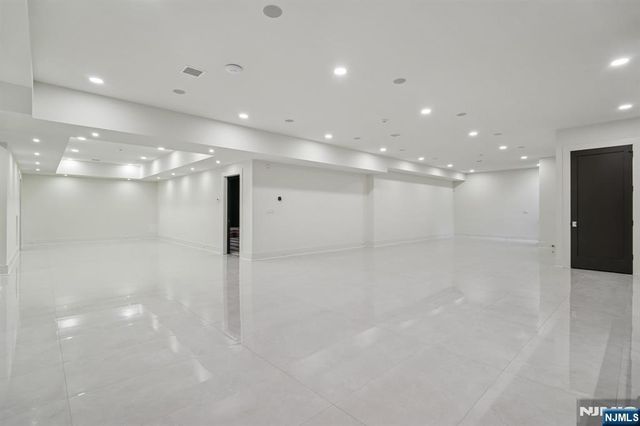 50 Roberts Road, Englewood Cliffs, NJ 07632