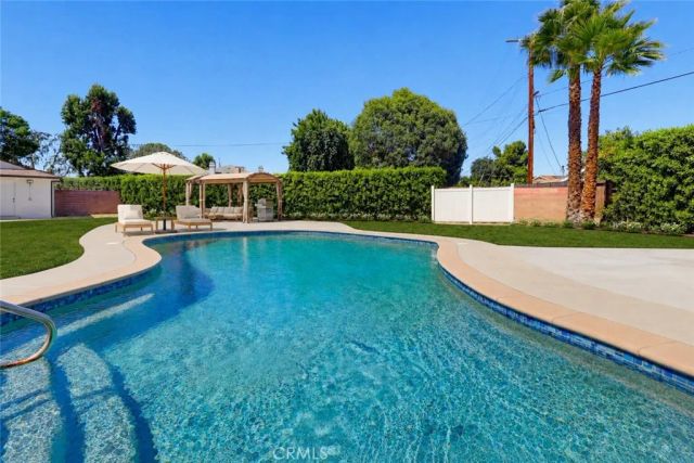 8738 Paso Robles, Northridge, CA 91325