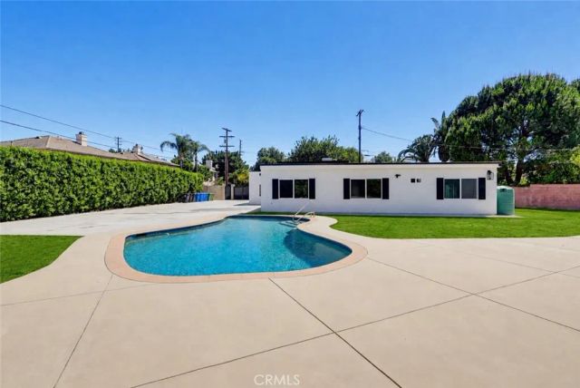 8738 Paso Robles, Northridge, CA 91325