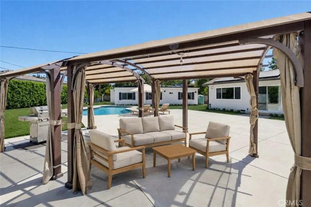 8738 Paso Robles, Northridge, CA 91325