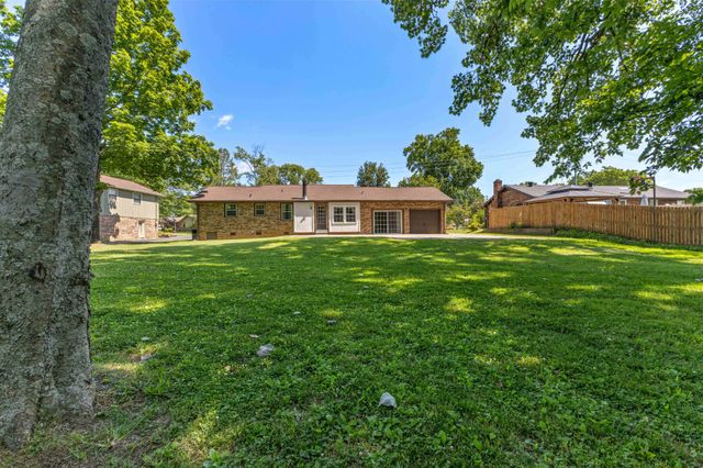 233 Iris Dr, Hendersonville, TN 37075