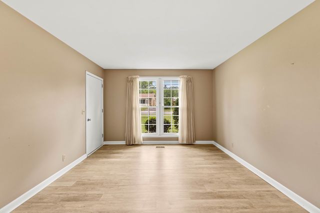 233 Iris Dr, Hendersonville, TN 37075