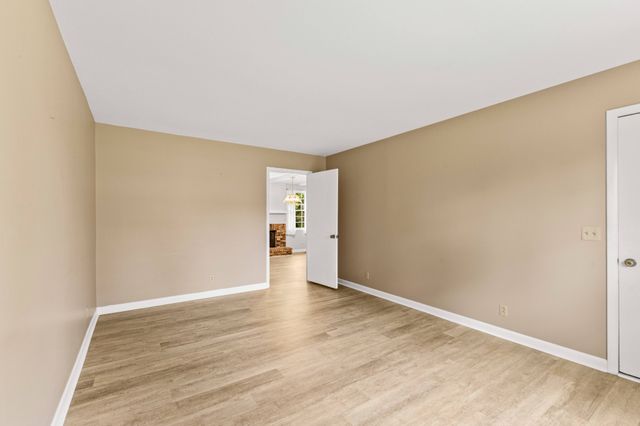 233 Iris Dr, Hendersonville, TN 37075