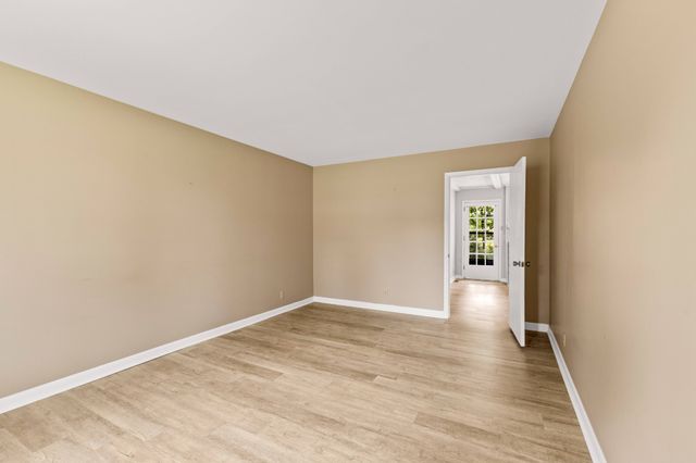 233 Iris Dr, Hendersonville, TN 37075