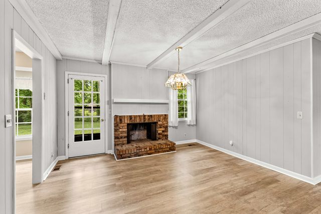 233 Iris Dr, Hendersonville, TN 37075