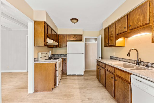233 Iris Dr, Hendersonville, TN 37075