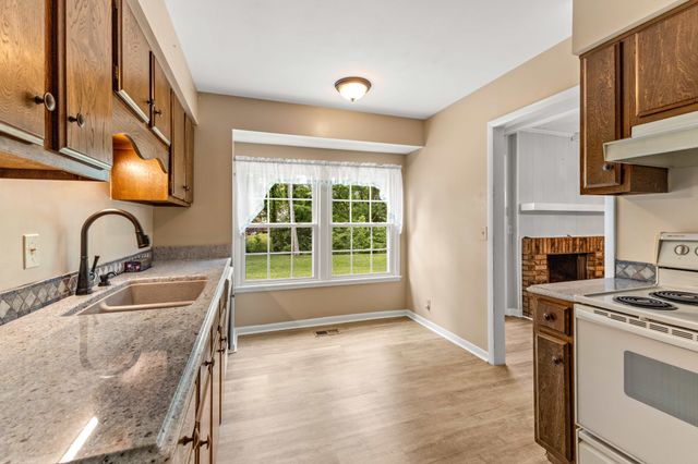 233 Iris Dr, Hendersonville, TN 37075