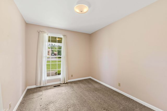 233 Iris Dr, Hendersonville, TN 37075