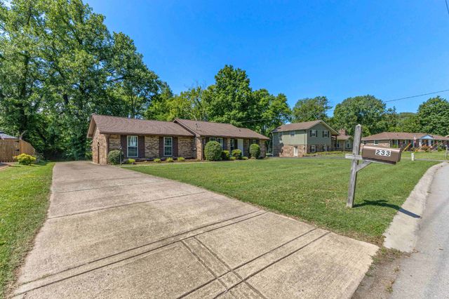 233 Iris Dr, Hendersonville, TN 37075
