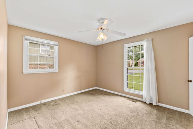 233 Iris Dr, Hendersonville, TN 37075
