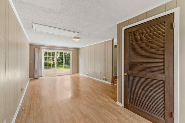 233 Iris Dr, Hendersonville, TN 37075