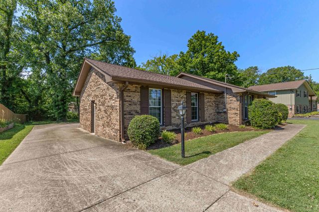 233 Iris Dr, Hendersonville, TN 37075