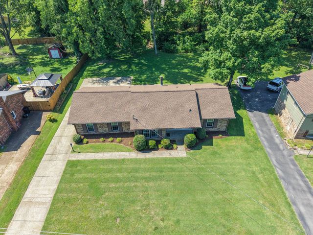 233 Iris Dr, Hendersonville, TN 37075