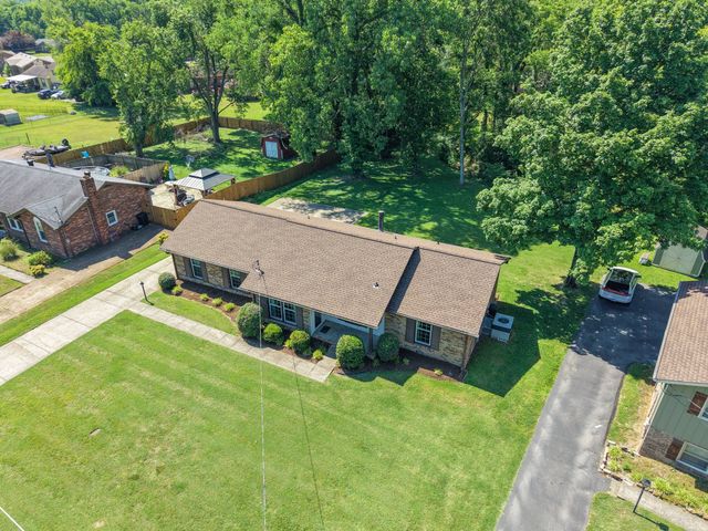 233 Iris Dr, Hendersonville, TN 37075