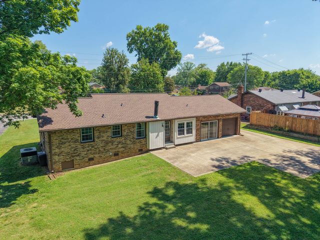 233 Iris Dr, Hendersonville, TN 37075