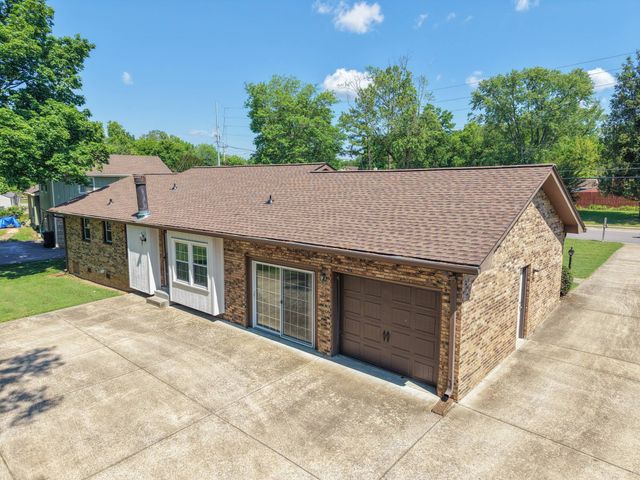 233 Iris Dr, Hendersonville, TN 37075