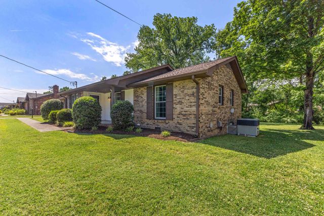 233 Iris Dr, Hendersonville, TN 37075