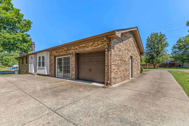 233 Iris Dr, Hendersonville, TN 37075