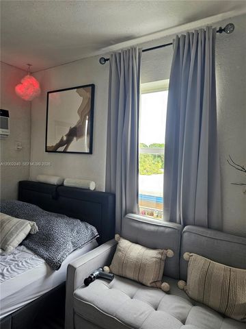 2513 SW 10th St 5, Miami, FL 33135