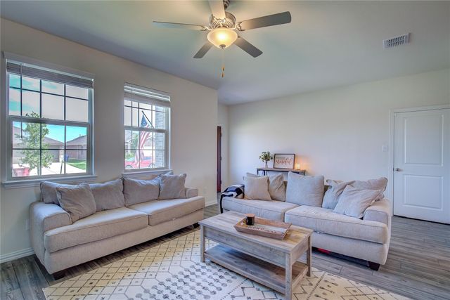 2124 Whispering Sage Boulevard, Royse City, TX 75189