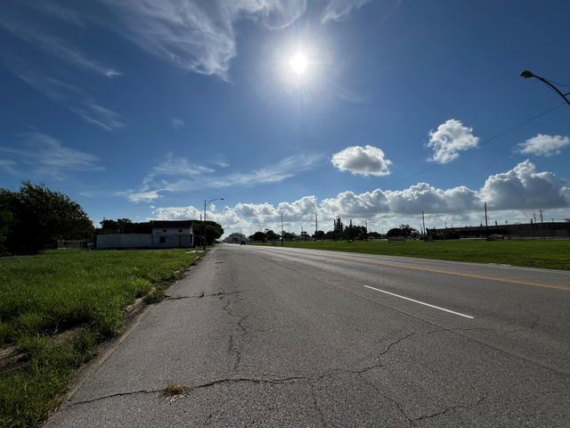 314 Texas Avenue, Texas City, TX 77590