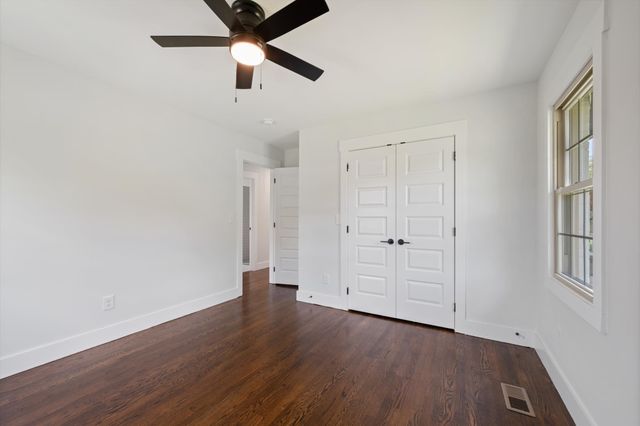 330 Lagoon Dr, Mcminnville, TN 37110