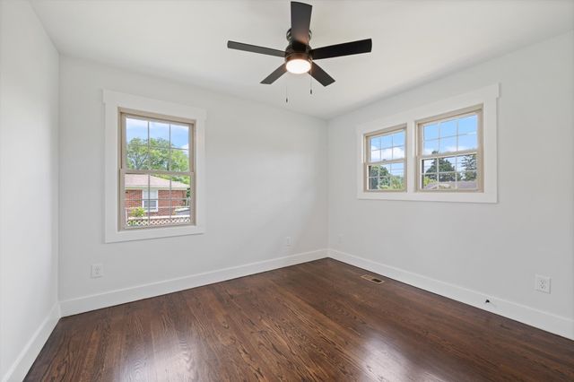 330 Lagoon Dr, Mcminnville, TN 37110