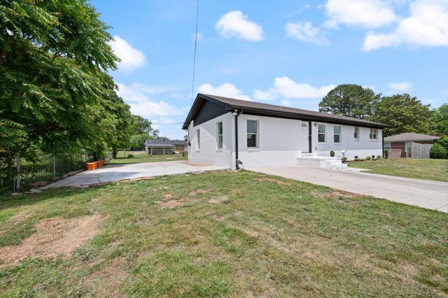 330 Lagoon Dr, Mcminnville, TN 37110