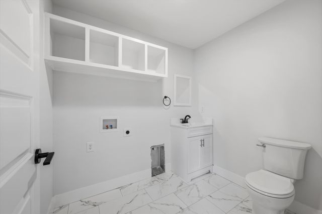 330 Lagoon Dr, Mcminnville, TN 37110
