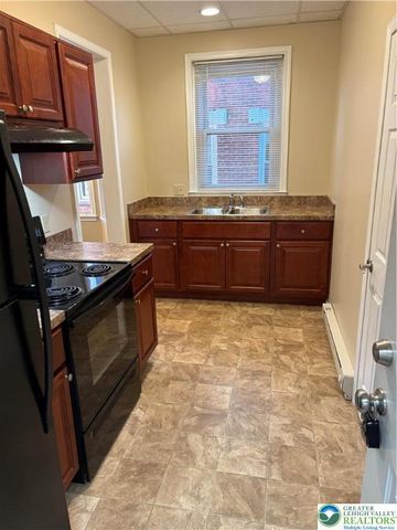 17 Belvidere Street 305, Nazareth Boro, PA 18064