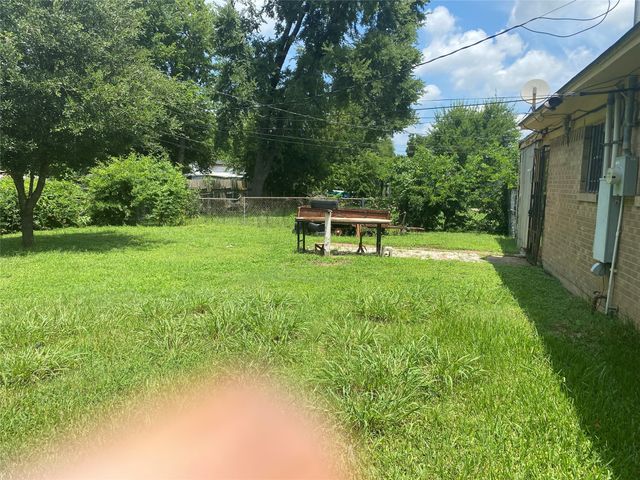215 Satinwood Drive, Dallas, TX 75217