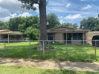215 Satinwood Drive, Dallas, TX 75217