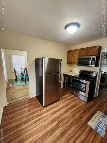 1128 Hickory Street, Lansing, MI 48912