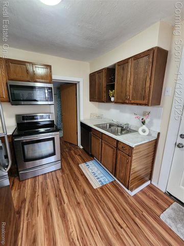 1128 Hickory Street, Lansing, MI 48912