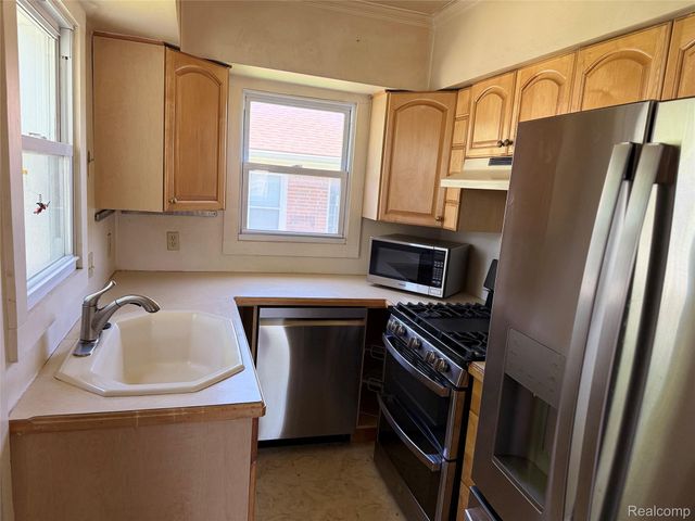 834 W Houstonia Avenue, Royal Oak, MI 48073
