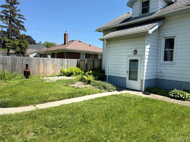 834 W Houstonia Avenue, Royal Oak, MI 48073
