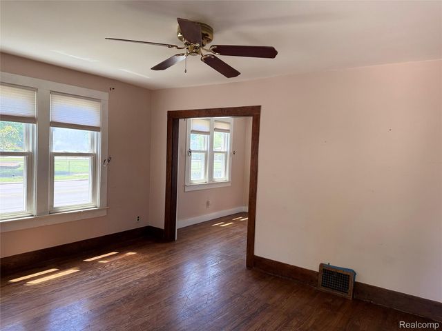 834 W Houstonia Avenue, Royal Oak, MI 48073