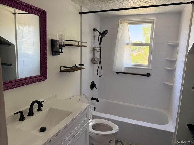834 W Houstonia Avenue, Royal Oak, MI 48073