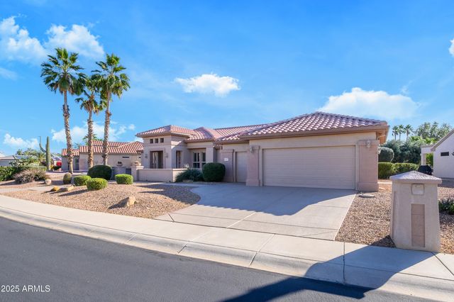 19973 N HALF MOON Drive, Surprise, AZ 85374