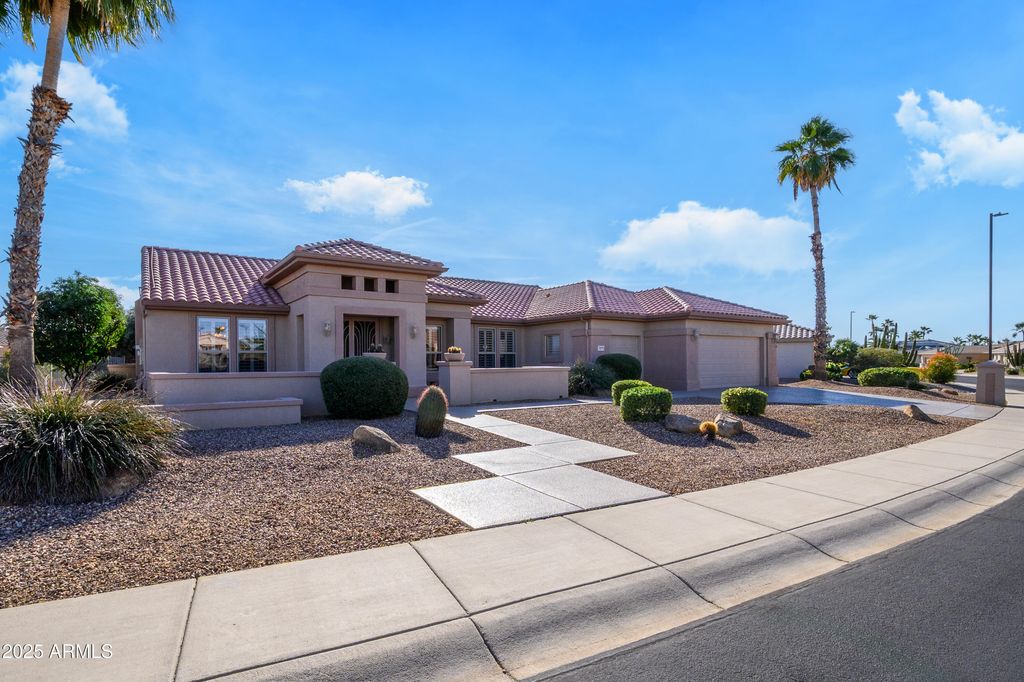 19973 N HALF MOON Drive, Surprise, AZ 85374