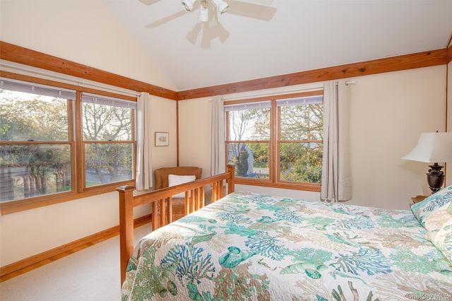 48 Oakhurst Road, Hampton Bays, NY 11946
