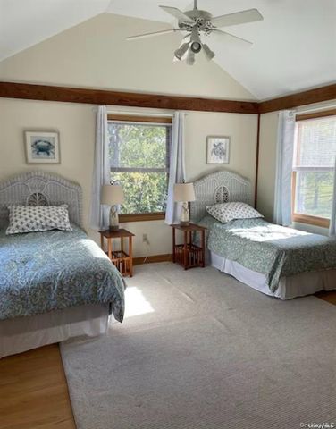 48 Oakhurst Road, Hampton Bays, NY 11946