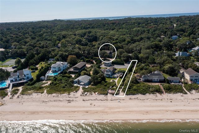 48 Oakhurst Road, Hampton Bays, NY 11946